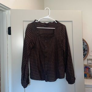 Women’s size small plaid top, great condition